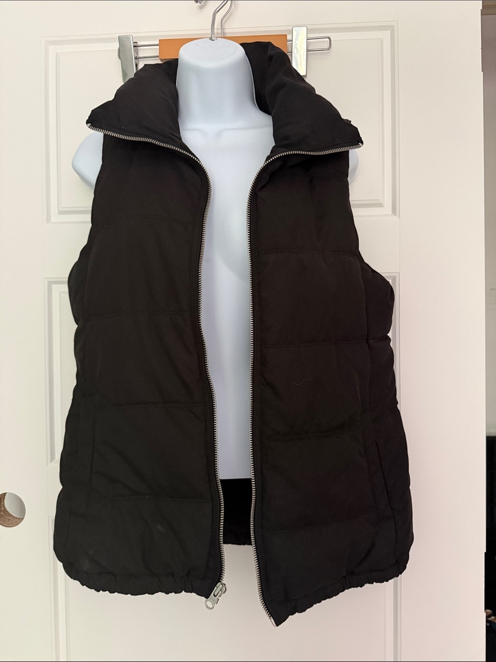 Old Navy Black Quilted Puffer Vest with Zip